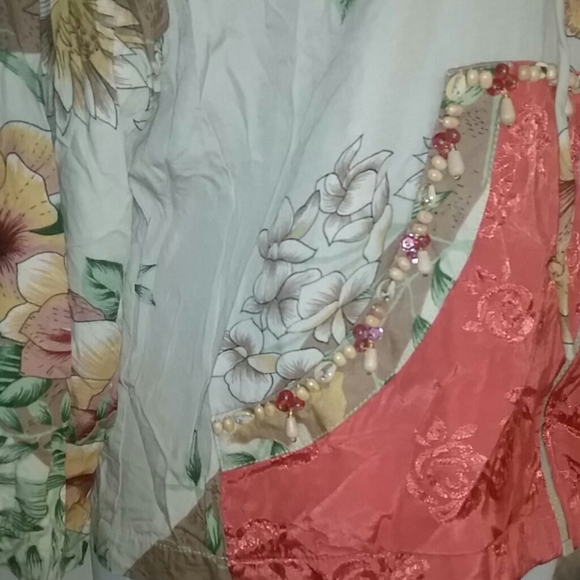 Vanity Collection hooded blouse - Picture 4 of 15